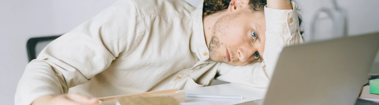 Waarom heb je een middagdip? Oorzaken en tips